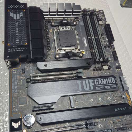 ASUS TUF X670E plus wifi