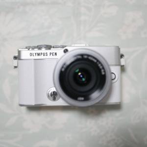 (幾乎100%新)Olympus Ep7 (白色特別色)+ 14-42mm鏡套裝(M43系統)文青機