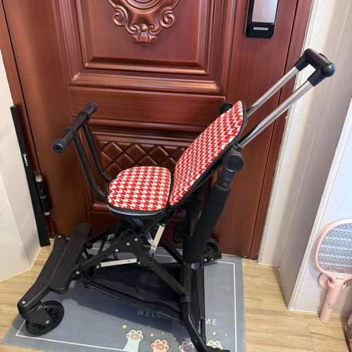 嬰兒車連傘及水杯位8成新