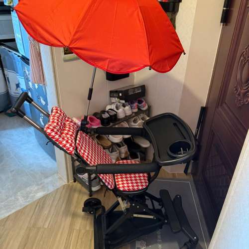 嬰兒車連傘及水杯位8成新