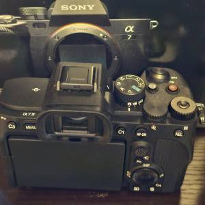 Sony A7IV Full Frame Camera 連原裝配件 + 兩粒原廠電池 + 兩條Peak Design相機帶 ...
