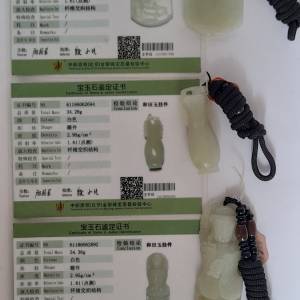 和田玉掛件連證書。，每件一千八百元。三件清貨價買二送一。共售三千六百元。no.W1...