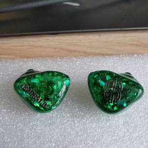 99.9% new Eminent Ears Emerald