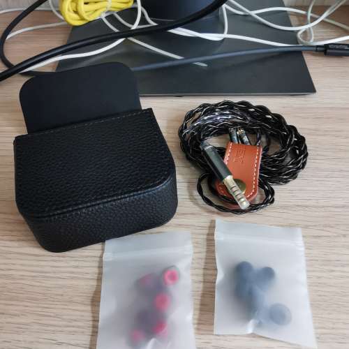 99.9% new Eminent Ears Emerald