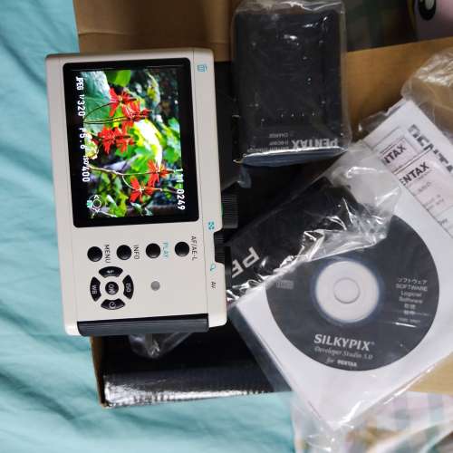 pentax K-01 + 18-55mm