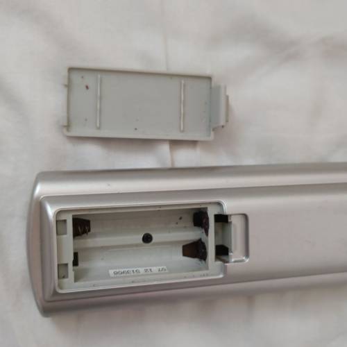 淨放售Denon RC-999搖控，外表超新，但電池曾流水彈弓已損壞要維修！零件價$50