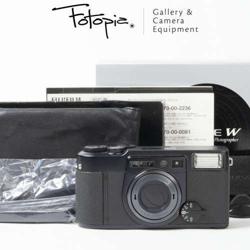 || Fujifilm Klasse W - Black with full packing & extra soft pouch ||