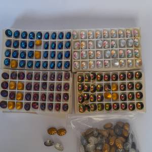 清理存貨奧國彩石，144粒14mm 加送數十粒18x13mm蛋面石  共售300元。多量價錢可以再...