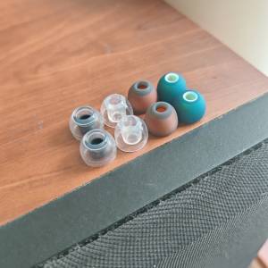4對全新中碼耳膠， Azla Crystal 2, Symbio W, Accoatone AET08, Fiio HS20