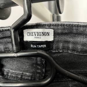 CHEVIGNON France slim taper jeans修腿形窄身牛仔褲