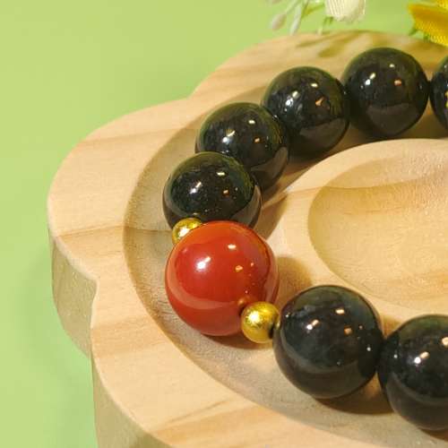 15CM卡13烏雞翡翠配硃沙手串