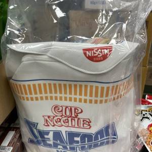 日版“限定”合味道杯麵嘅背囊