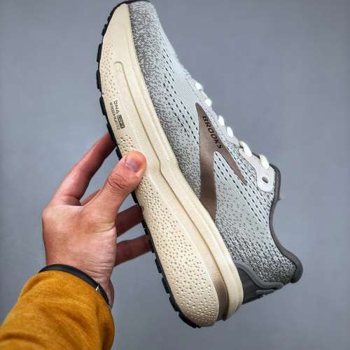 Brooks Hyperion Max 2超彈輕盈跑步鞋 size：40-45