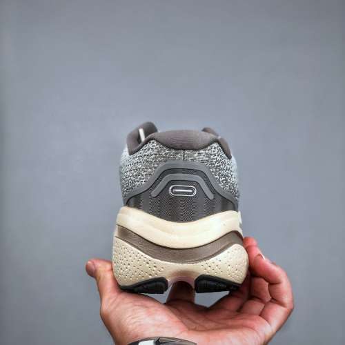 Brooks Hyperion Max 2超彈輕盈跑步鞋 size：40-45