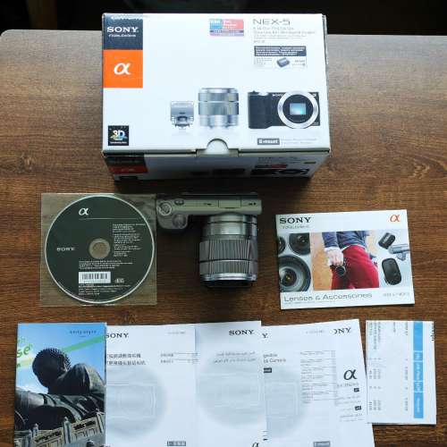 索尼sony 銀色18-55mm kit鏡 （附送故障NEX 5銀色機身有盒）