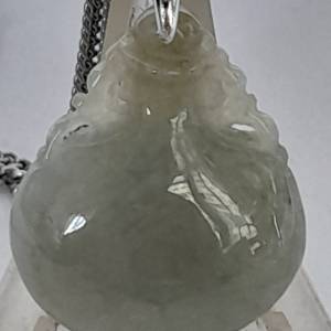 古舊工精雕A玉花瓶吊墜，30x24x11mm,全面立體雕刻，圓滑好水頭。亦可作小擺件用，平...