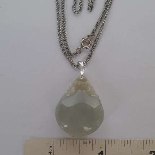 古舊工精雕A玉花瓶吊墜，30x24x11mm,全面立體雕刻，圓滑好水頭。亦可作小擺件用，平...