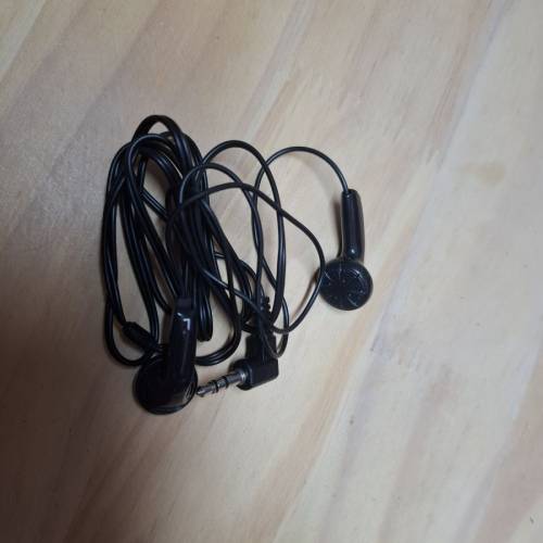 HKDSE 英文科聆聽適用收音機，配耳機