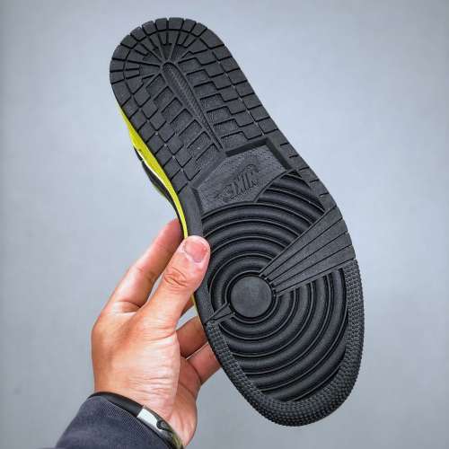 Travis Scott x Air Jordan 1 ” Reverse Mocha “ AJ1倒鉤 低幫文化籃球鞋 size：...