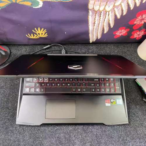 高端i7 16G 記憶體➕2TB SSD固態硬， 4g獨顯 80多萬魯大師 功能硬件完好 多彩鍵盤