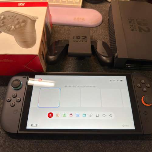 Switch2港版馬車同捆版本加上ns2pro手柄。坦白講 玩嘅少，我純為了和朋友聚會突然拿...