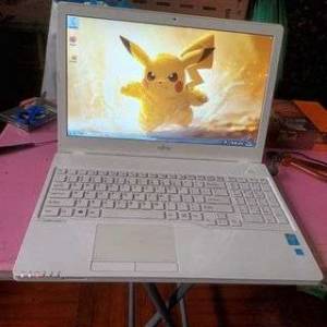 Fujitsu LIFEBOOK AH555