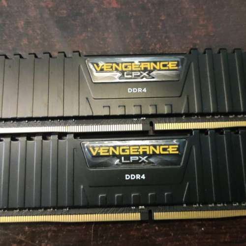 Corsair Vengeance LPX 記憶體模組 8 GB 1 x 8 GB DDR4 2400 MHz 兩條共16GB