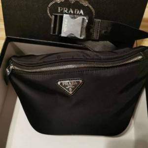 Prada 腰包