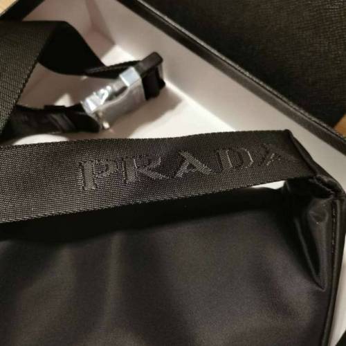 Prada 腰包