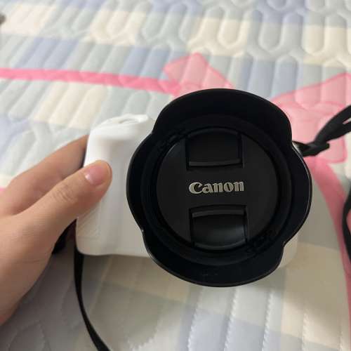 佳能R50港版 白色 電池充電器都喺 配件齊全 買嚟想出去玩影相嘅，但系上班冇空出去...