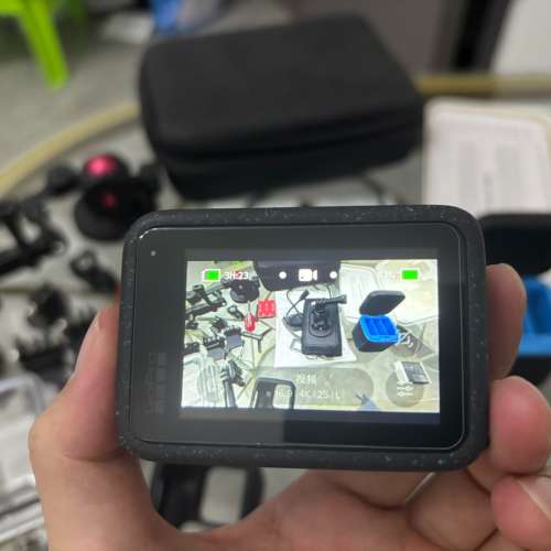 出GoPro Hero 12 Black，黑色外觀。佢擁有5K超高清視頻拍攝和12MP照片拍攝功能，同...