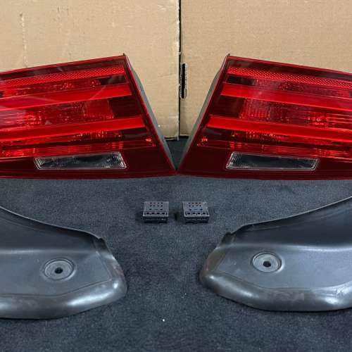 BMW F30 BOOTLID TAILLIGHT SET 尾沙板燈一對連4針線插及尾箱燈膠冚一對