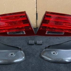 BMW F30 BOOTLID TAILLIGHT SET 尾沙板燈一對連4針線插及尾箱燈膠冚一對