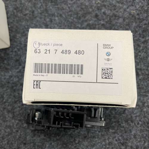 BMW X2 尾燈底板一對 REAR TAIL LIGHT BULB HOLDER  63217489479 L 63217489480 R