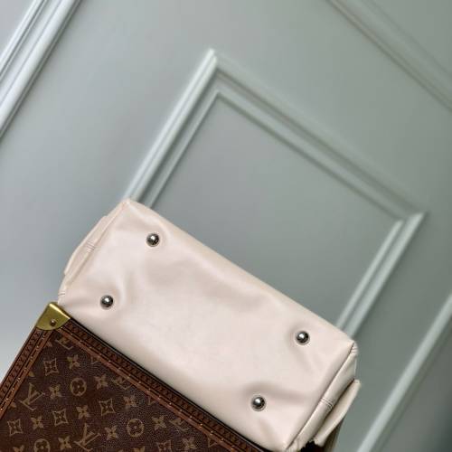 LV LOUIS VUITTON CarryAll Cargo Vibe PM M12919 奶白色 手袋 斜挎包 女