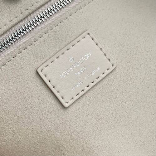 LV LOUIS VUITTON CarryAll Cargo Vibe PM M12919 奶白色 手袋 斜挎包 女