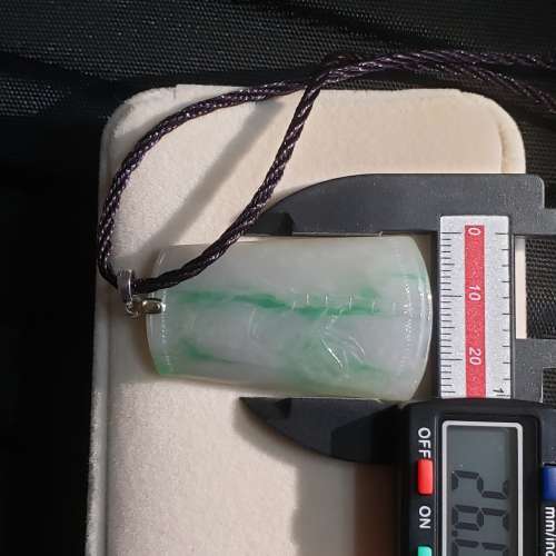 金絲種紫底翡翠