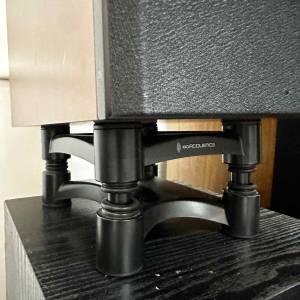 KEF Q300 連 ISOACOUSTICS 腳架