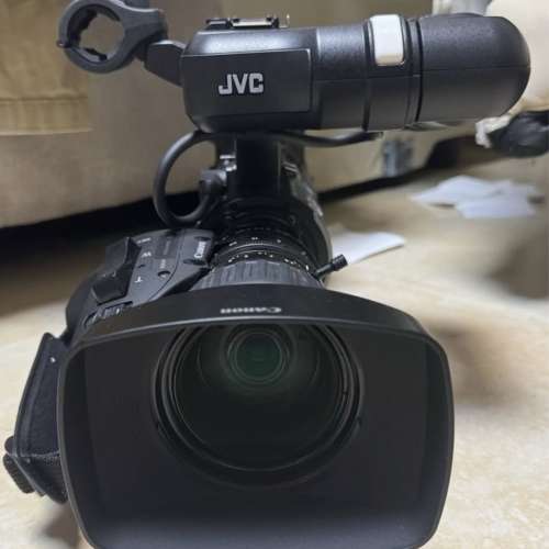 低價出售JVC專業級攝錄機GY-HM700E 跟 Canon 電影鏡 KT14x4.4KSRJ