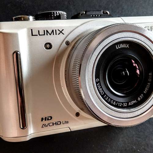 9成新Lumix M43 經典 GF1罕有靚仔白色機身配 Lumix 12-32mm或 Olympus 14-42 IIR k...