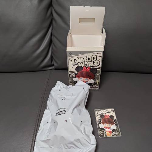 SALE! Popmart 米妮 Disney x Dimoo World Minnie VINYL PLUSH KEYCHAIN