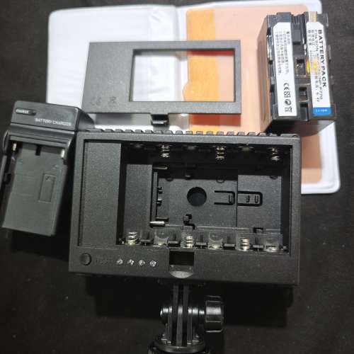 CN-160 NP-F700 補光燈 連充電器 連電池 2塊色溫片 功能正常 sony canon Nikon ric...