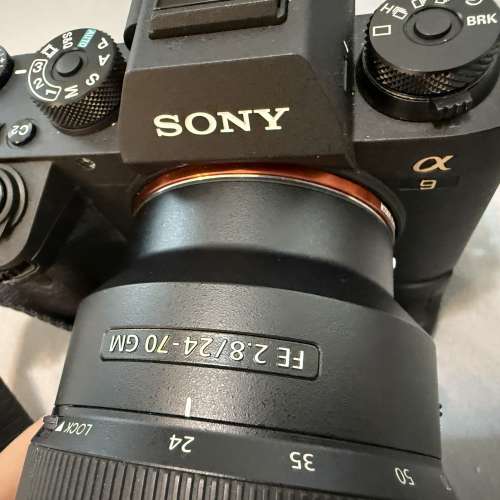 Sony A9 連24-70 2.8 鏡頭及專用原廠垂直手柄