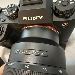 Sony A9 連24-70 2.8 鏡頭及專用原廠垂直手柄