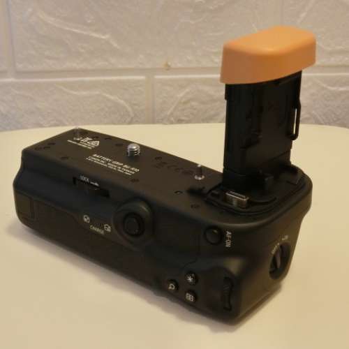 99% new Canon 直柄 BG-R10 battery grip. EOS R5、R6 & R6II
