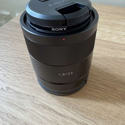 Sony SEL24F18Z (定焦鏡頭)