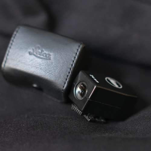 Leica 24mm Viewfinder - Hotshoe Lock - Leather Pouch 12019