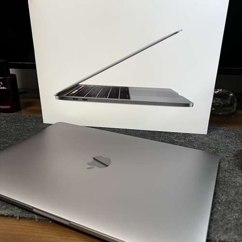 行貨 Apple MacBook Pro with Touch Bar 13.3 inch 2019年款 intel i5 1.4GHz 256G...