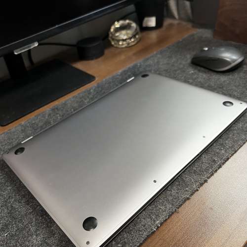 行貨 Apple MacBook Pro with Touch Bar 13.3 inch 2019年款 intel i5 1.4GHz 256G...