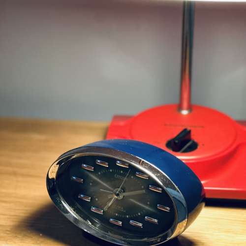 出售昭和 星晨 Citizen座枱鐘一個，外觀85%新，有少少行慢左（大約24小時行慢2分鐘...